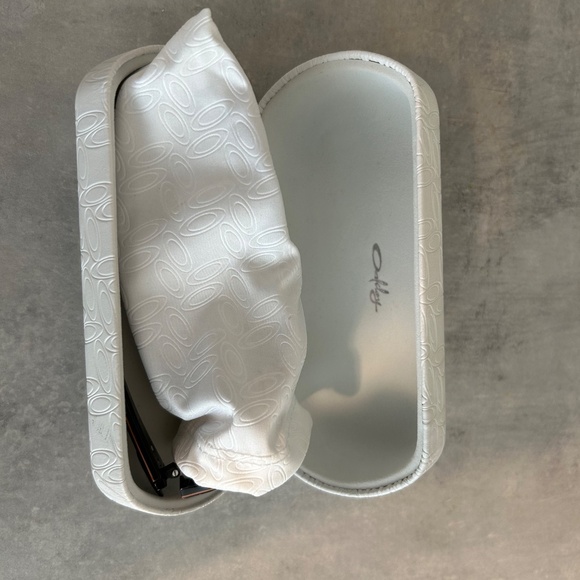 Oakley sunglasses - Picture 4 of 4